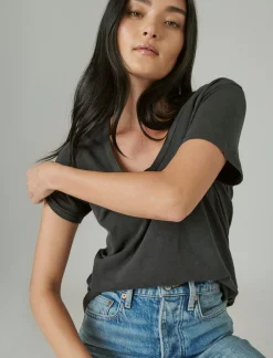 Lucky Brand classic v-neck jet black*WOMEN Graphic Tees