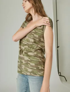 Lucky Brand classic v-neck green camo*WOMEN Graphic Tees